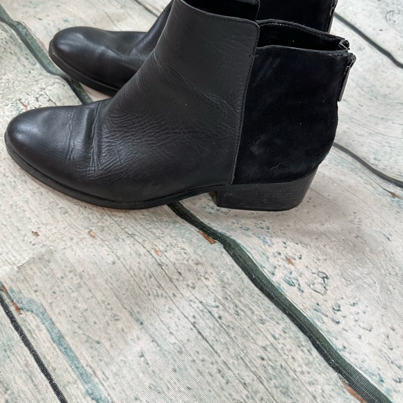 Cole Haan 8B black leather ankle boots suede flats fall neutral business casual - Picture 6 of 8